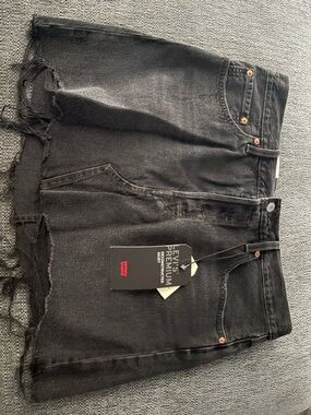NWT Levi's Black Denim Cutoff Jean Skirt size 31